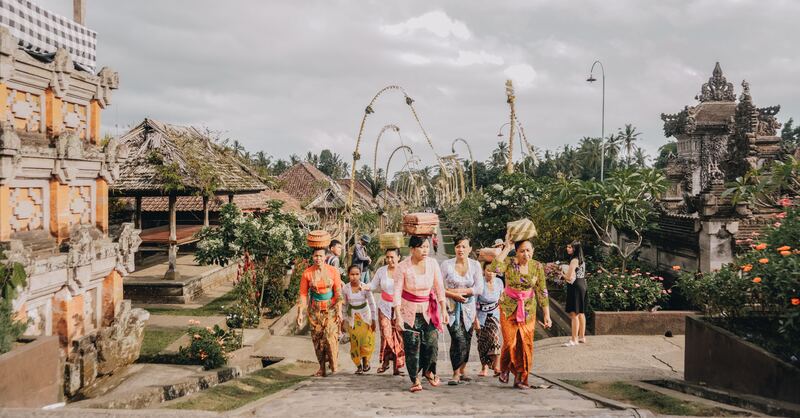 Tradisi Ngejot Khas Wilayah Bali